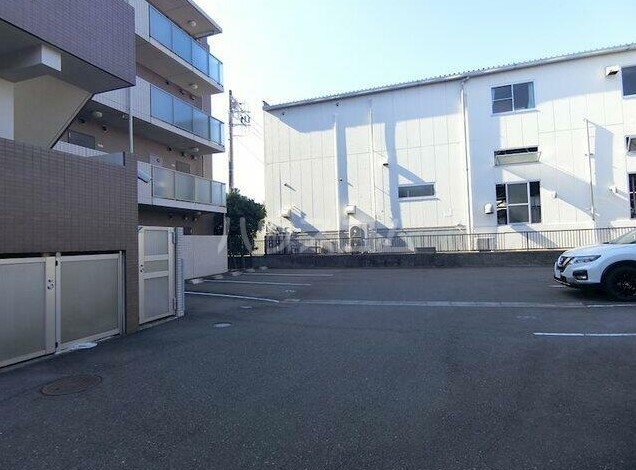 16/21 駐車場