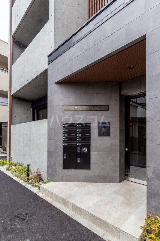 17/27 エントランス