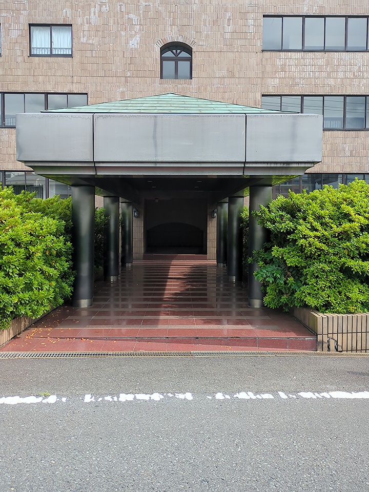 19/30 エントランス