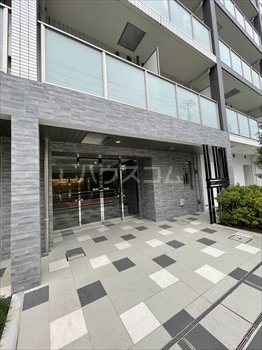 23/25 エントランス