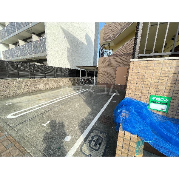 17/27 駐車場