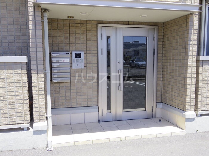 21/30 エントランス