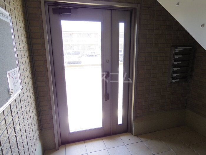 22/30 エントランス