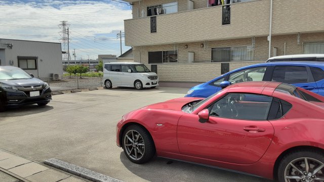 27/30 駐車場