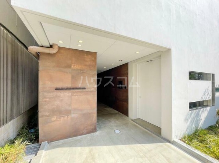 16/25 エントランス