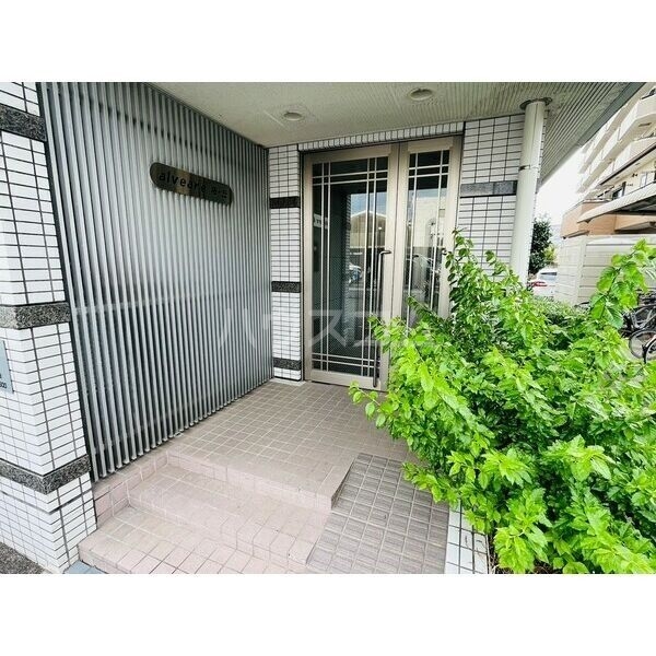 18/24 エントランス