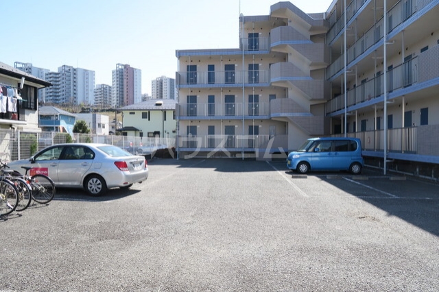 14/14 駐車場