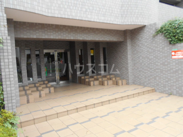 27/30 エントランス