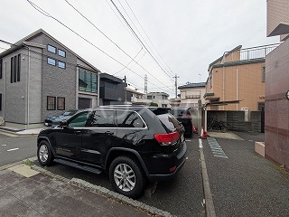 27/30 駐車場