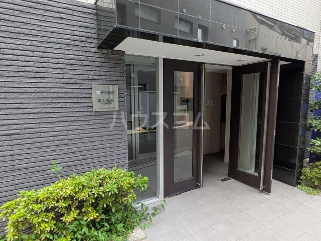 28/30 エントランス