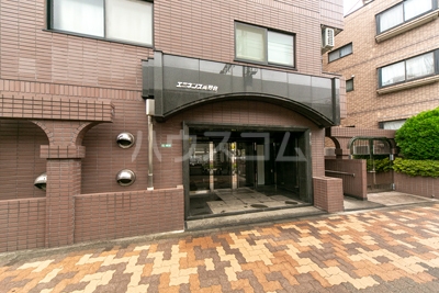 20/30 エントランス