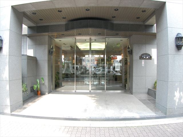 17/23 エントランス