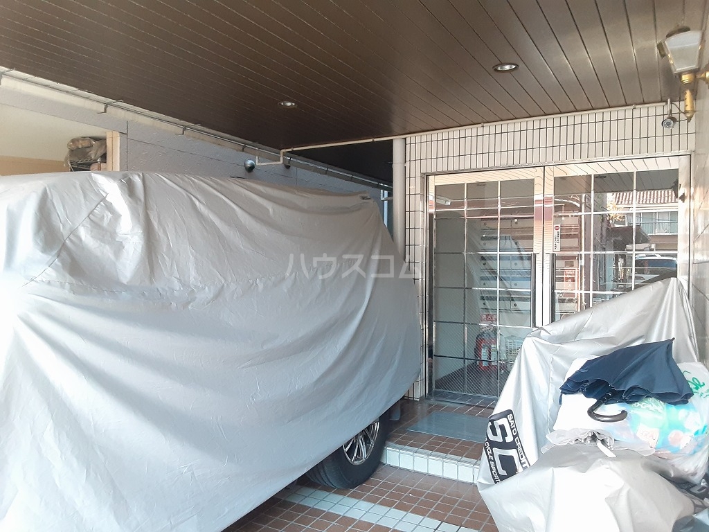 28/30 エントランス