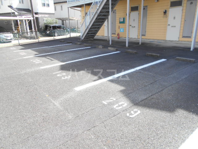 23/30 駐車場