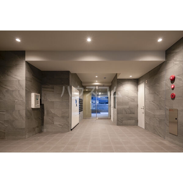 28/30 エントランス