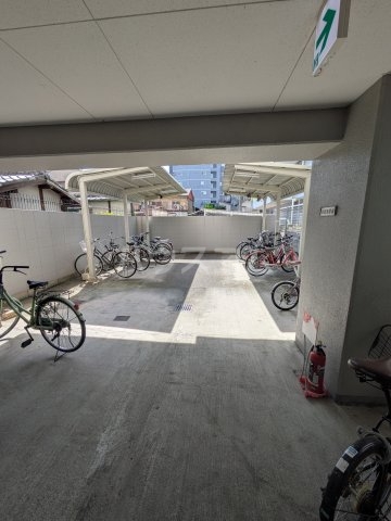 18/28 駐車場