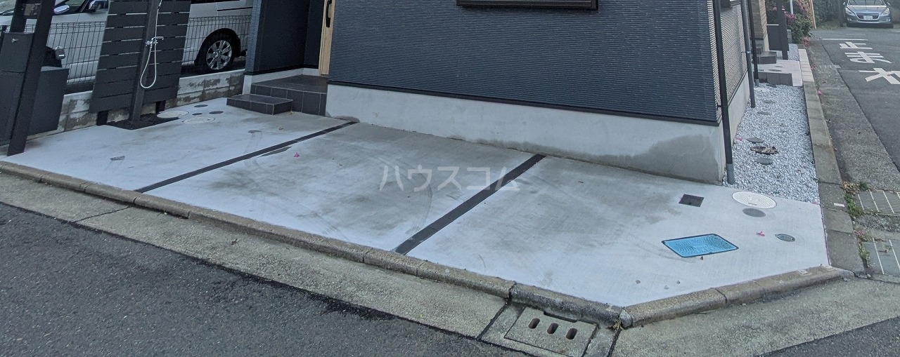 27/30 駐車場
