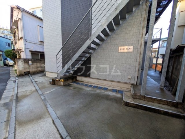21/30 エントランス