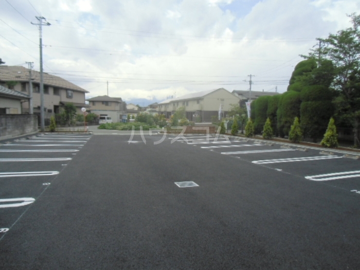 26/28 駐車場