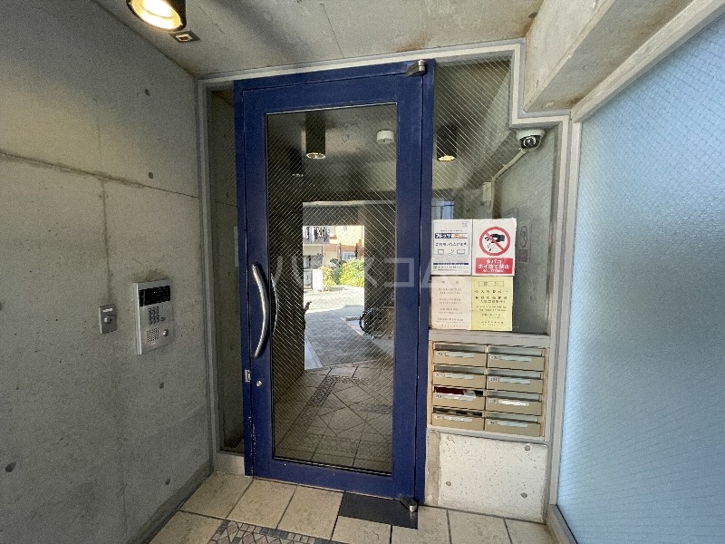 20/30 エントランス