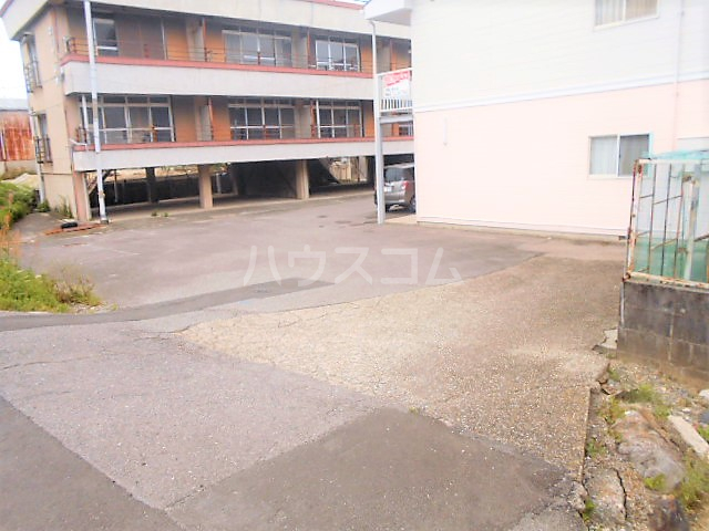 21/30 エントランス