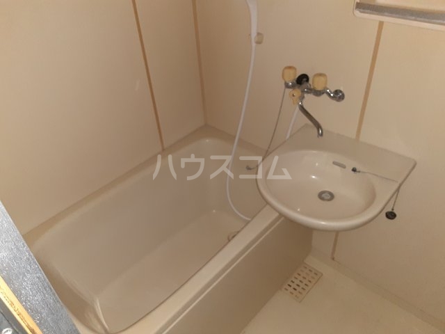 16/27 浴室