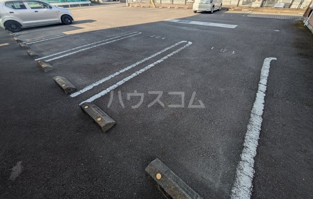 17/17 駐車場