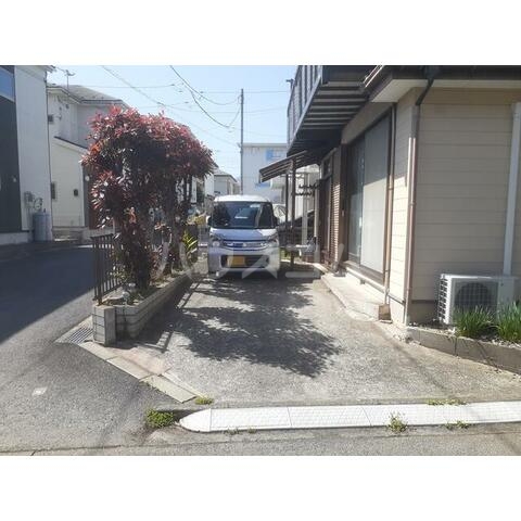18/28 駐車場