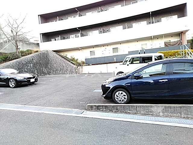 26/30 駐車場