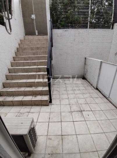 2/3 エントランス