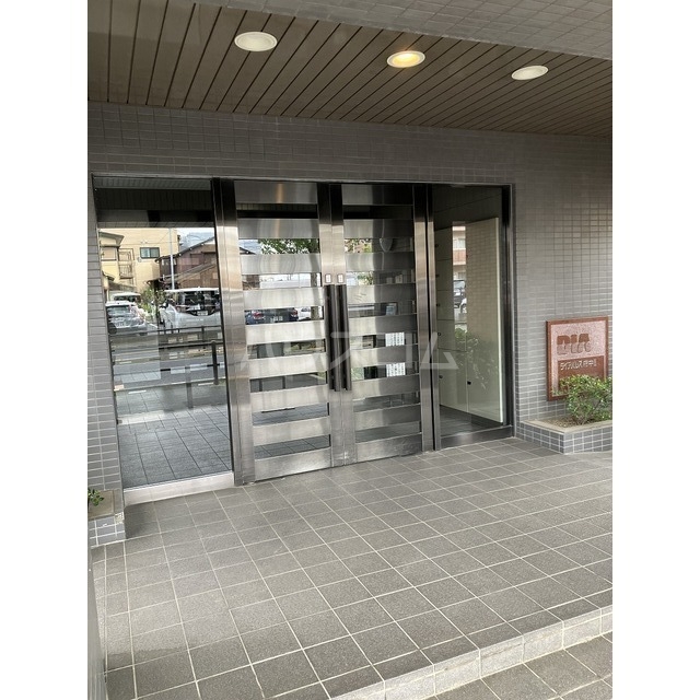 18/24 エントランス