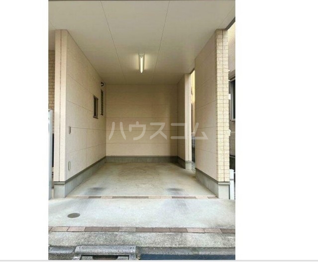 18/28 駐車場