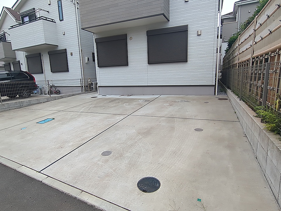28/30 駐車場