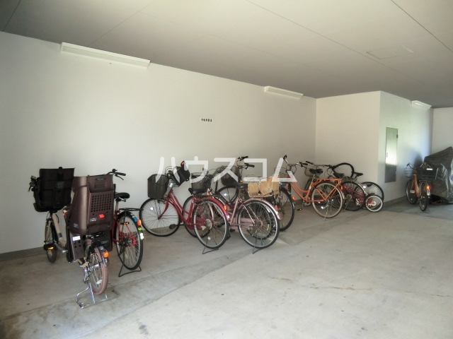 18/27 駐車場
