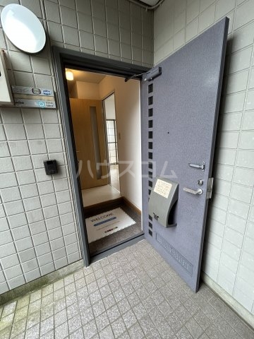 27/30 エントランス