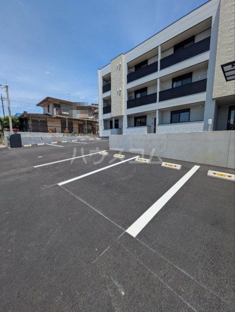 23/30 駐車場