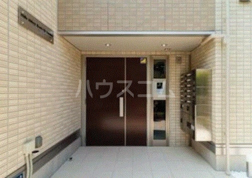 28/30 エントランス
