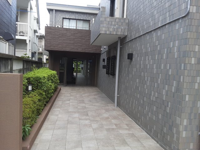 20/30 エントランス