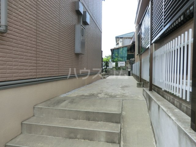 24/25 エントランス