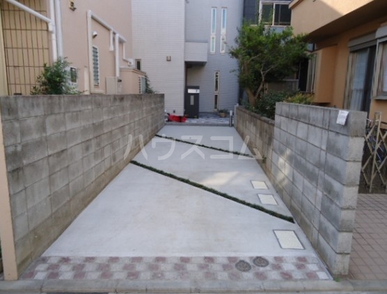 2/4 エントランス