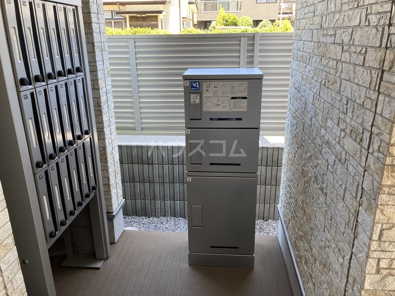 13/23 エントランス