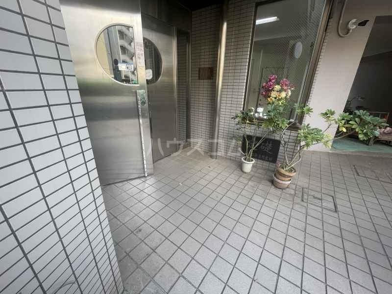 21/28 エントランス