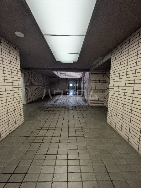 23/30 エントランス