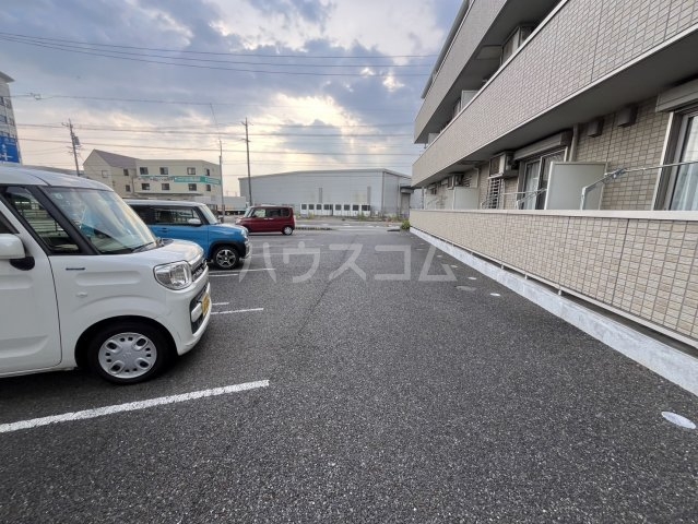 28/30 駐車場