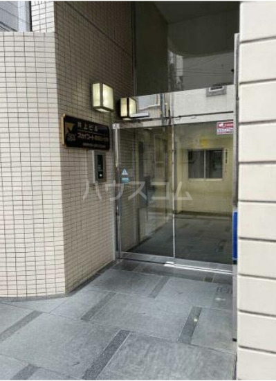21/30 エントランス