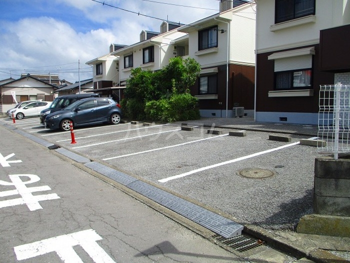 16/17 駐車場