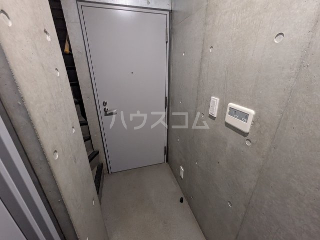 21/23 エントランス