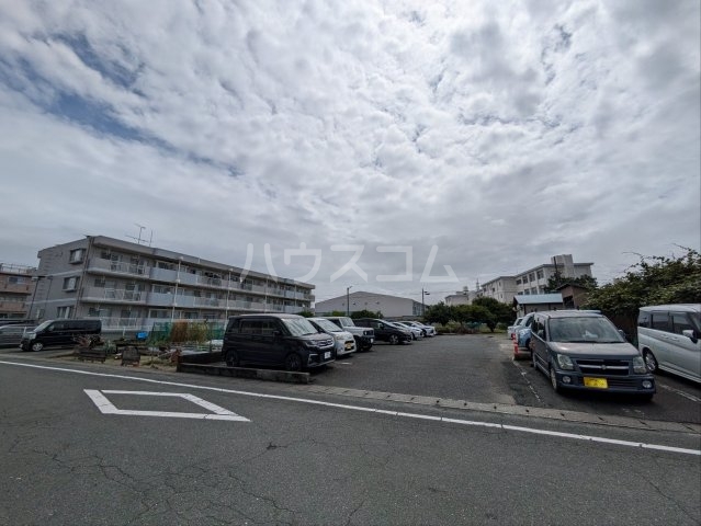 27/30 駐車場