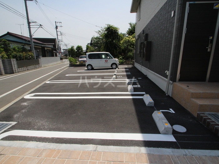 18/27 駐車場