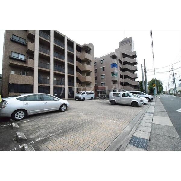 16/17 駐車場